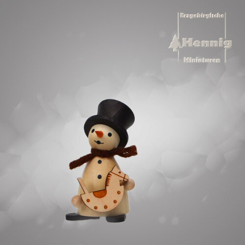 Hennig Figuren - Schneemann mit Schaukelpferd natur