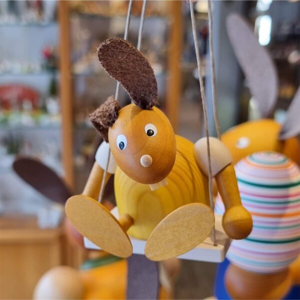 Drechslerei Martin - Hase auf Schaukel gelb, klein